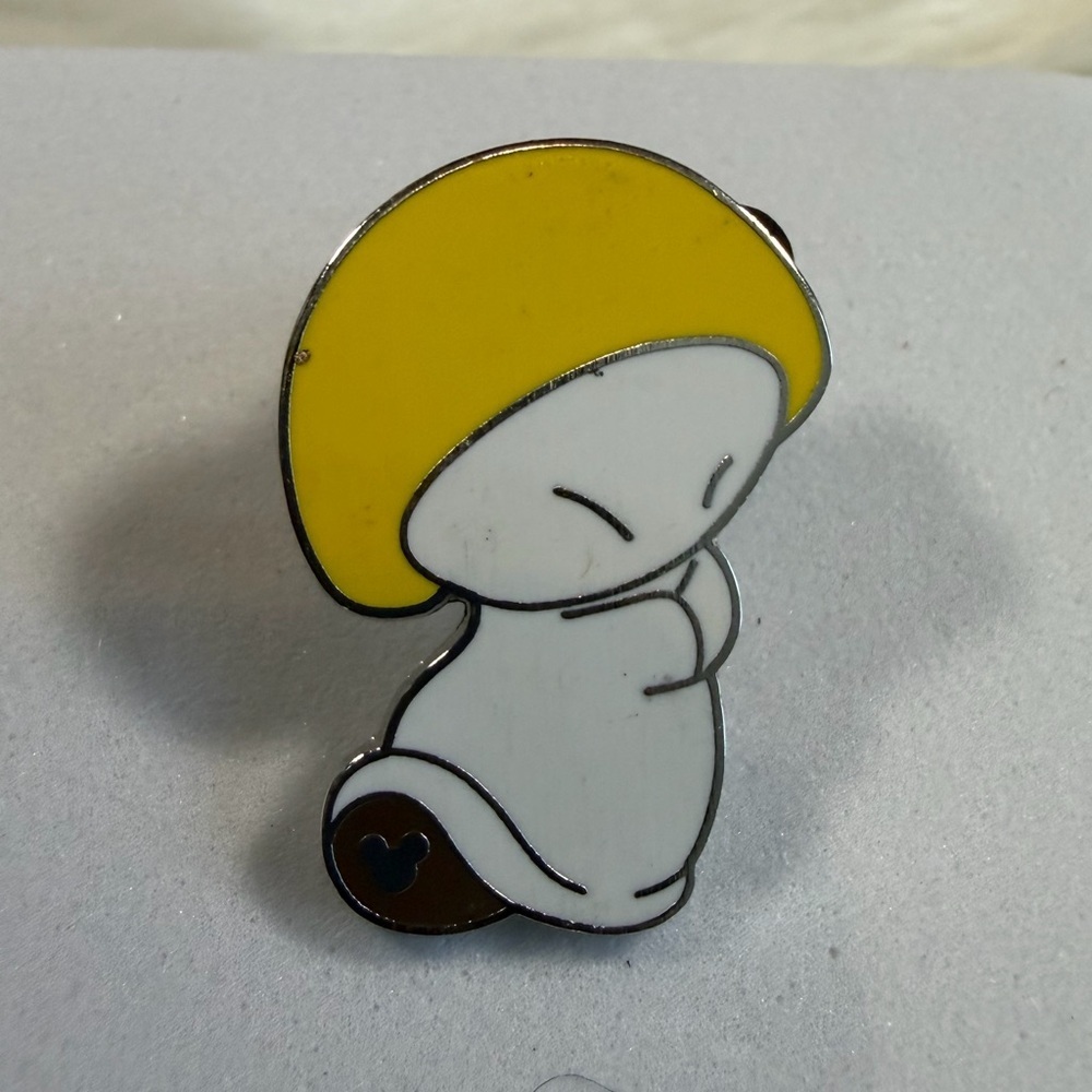 💜3/$15 DISNEY Cute Yellow and White Cartoon Character Pin